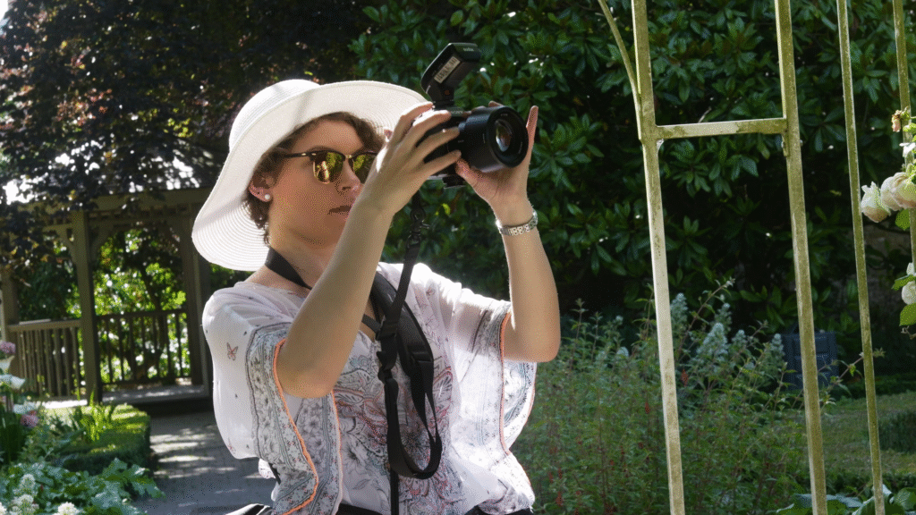 Laurie prenant une photographie